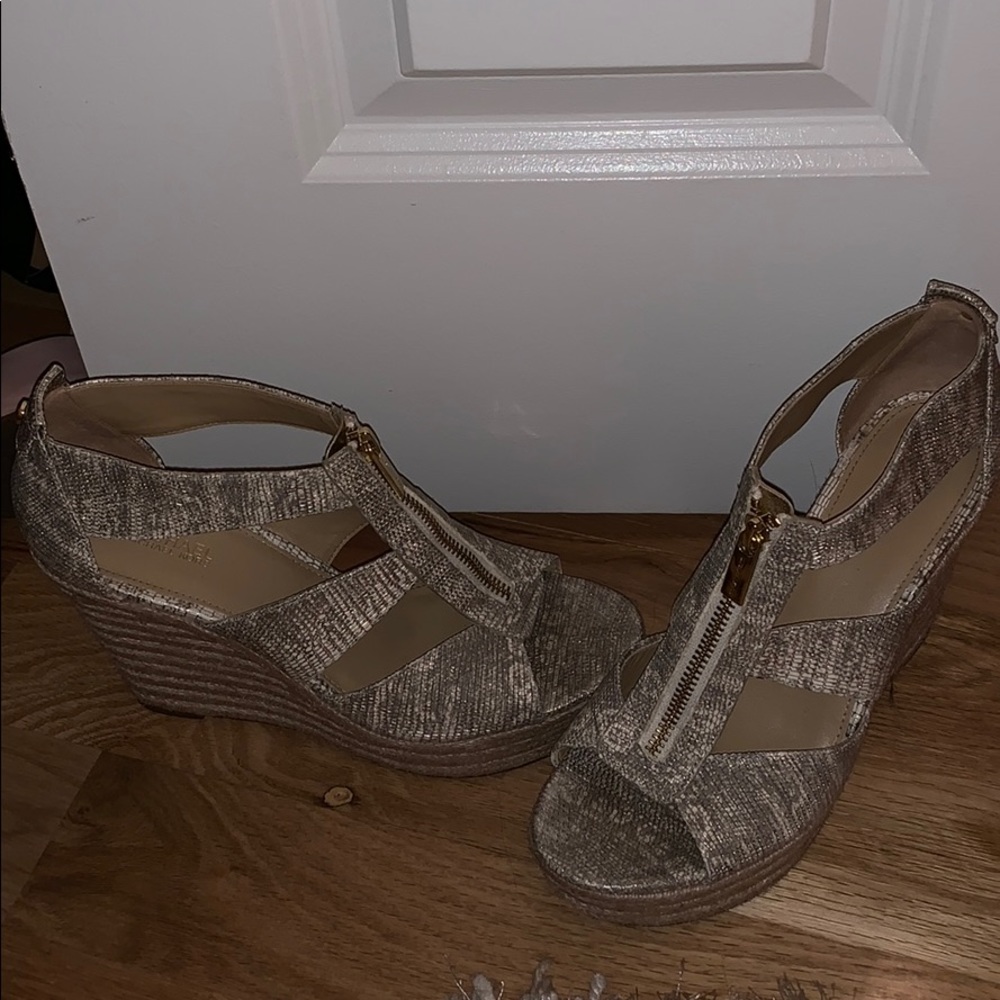 Michael kors 7.5 gold print wedges - like new